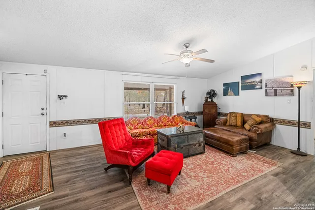 $279,000 | 690 Cherry Ridge, Floresville, TX 78114