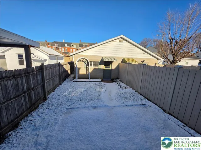 $2,395 | 45 Evergreen Street, Nazareth, PA 18064