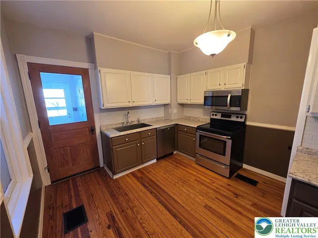 $2,395 | 45 Evergreen Street, Nazareth, PA 18064