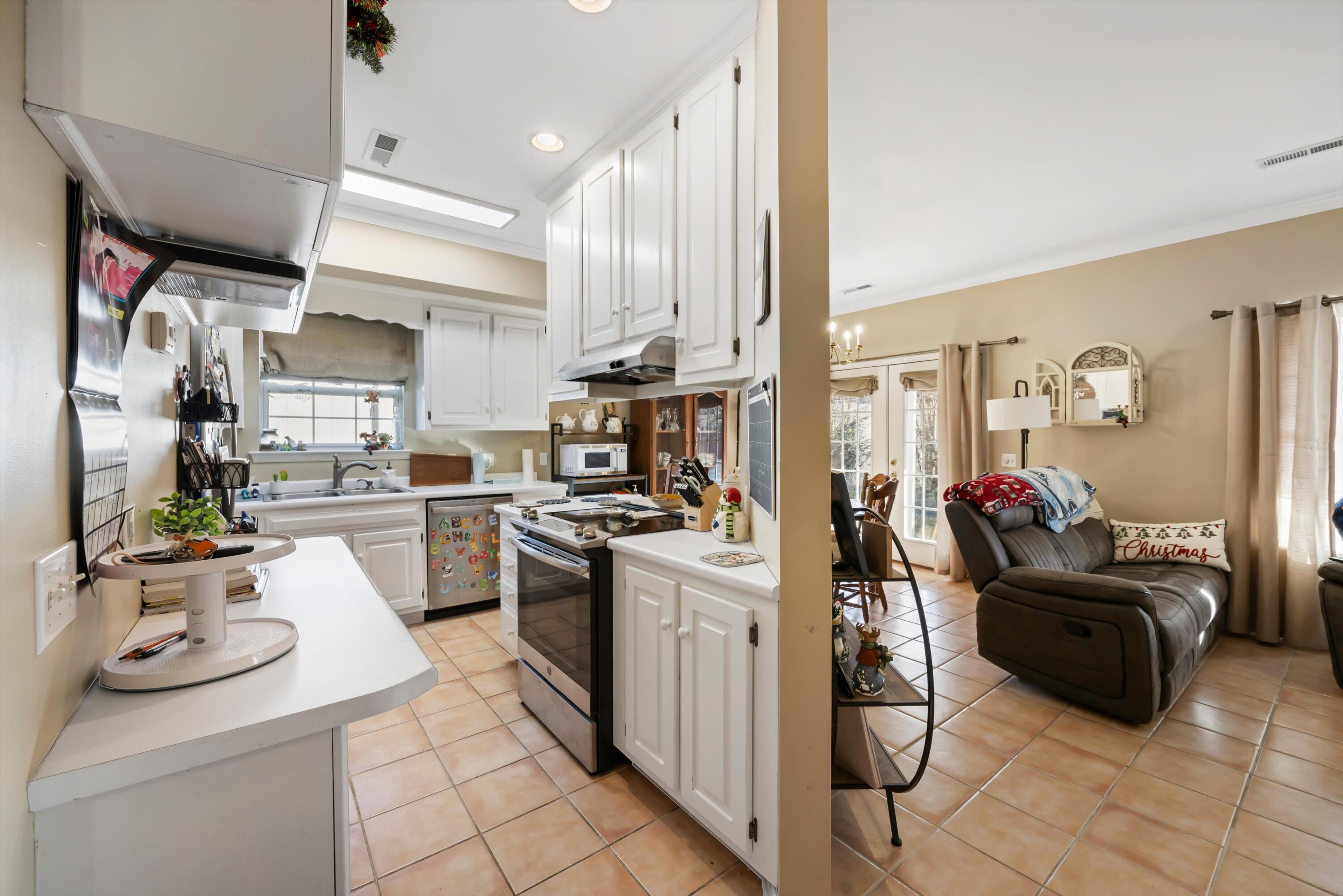 1936 Rosebrook Drive Chattanooga, TN 37421 - Photo 9 of 55 11-090A5458