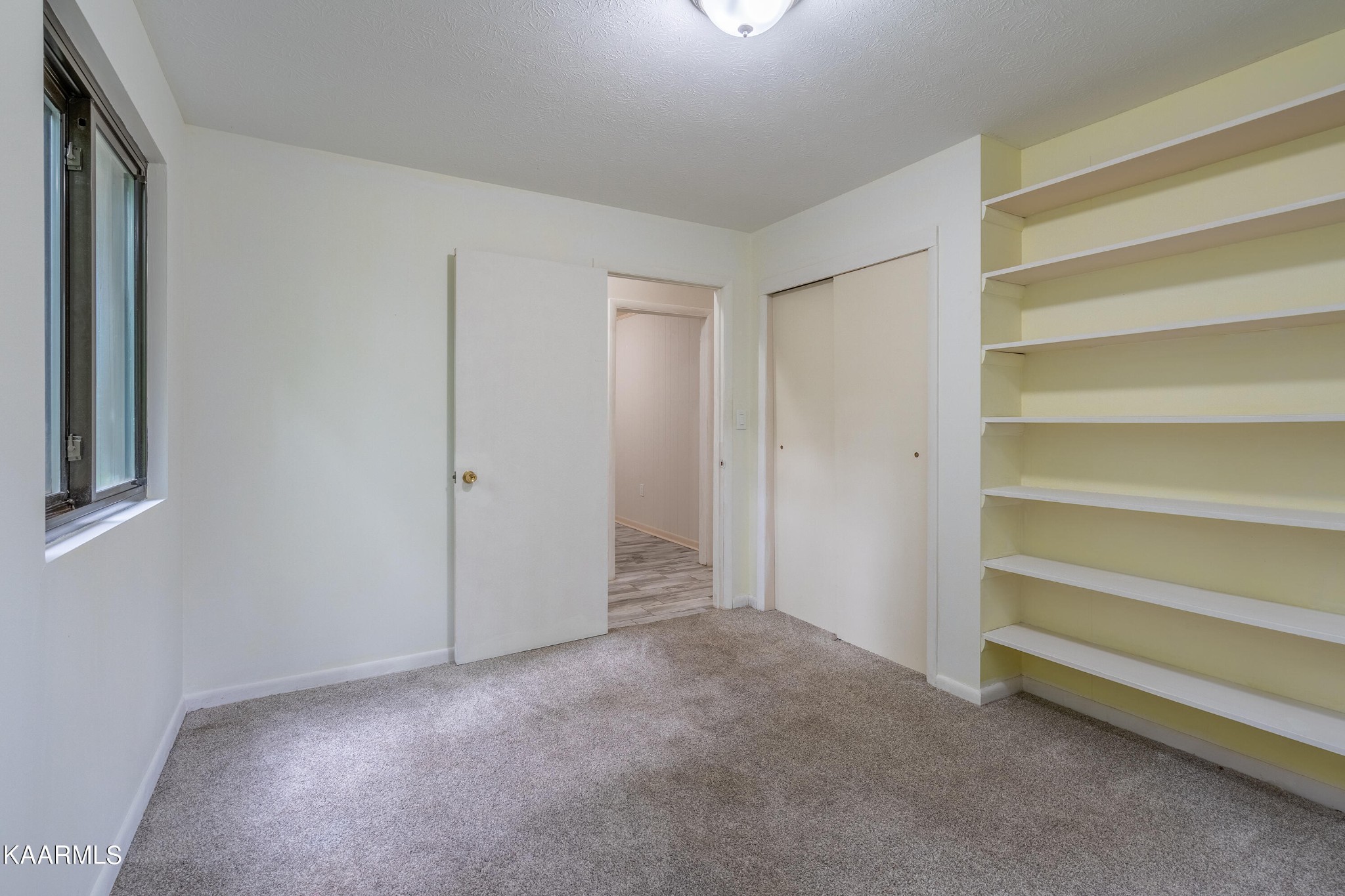 103 Canterbury Road Oak Ridge, TN 37830 - Photo 17 of 27 a view of room with walk in closet and window