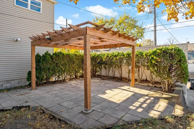 $390,000 | 5400 Nokomis Avenue, Minneapolis, MN 55417