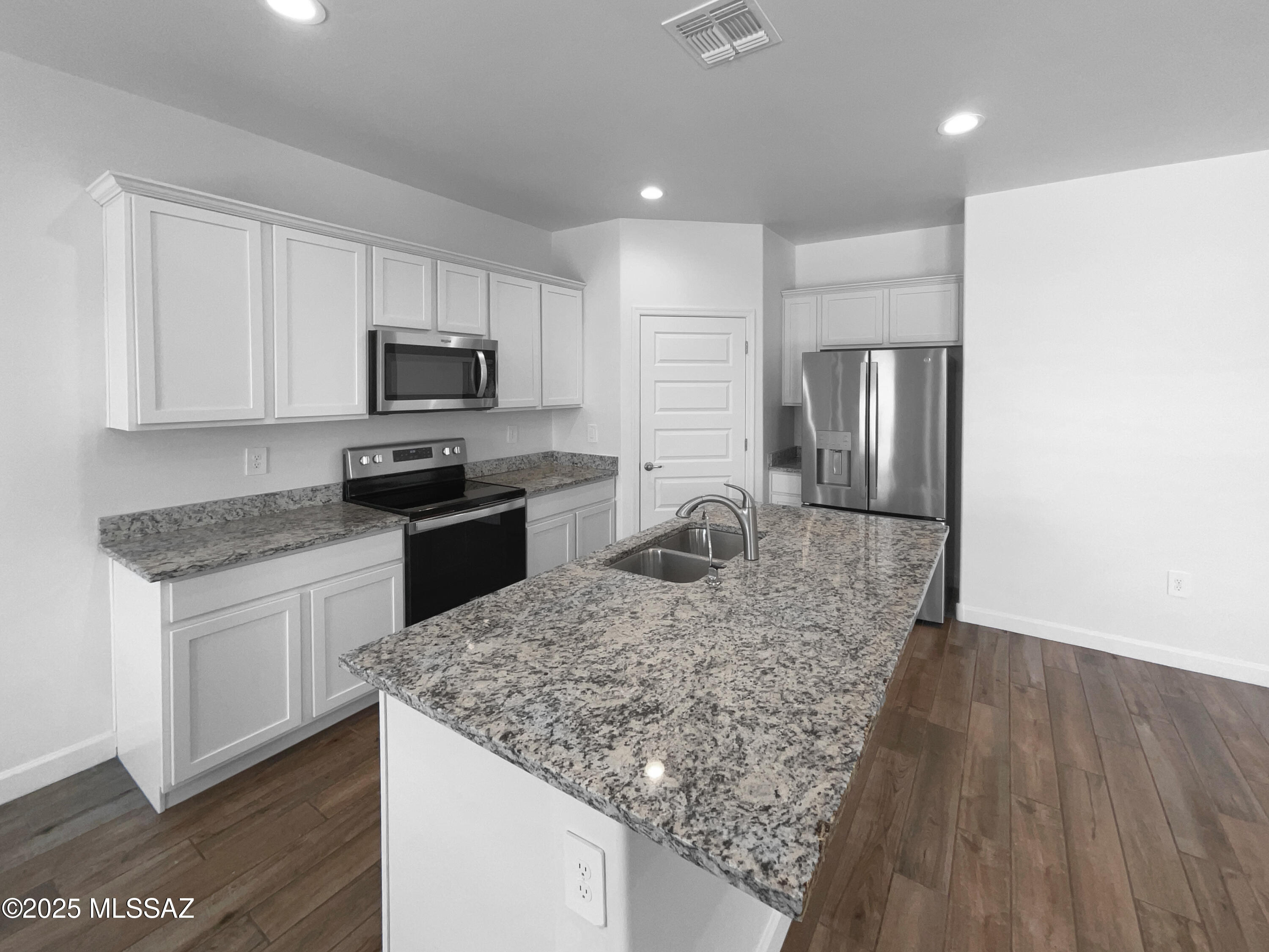 17145 West Sharps Road Marana, AZ 85653 - Photo 6 of 23