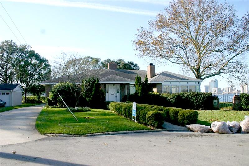 1016 Holmesdale Road Jacksonville, FL 32207 - Photo 1 of 4 a front view of a house with a yard