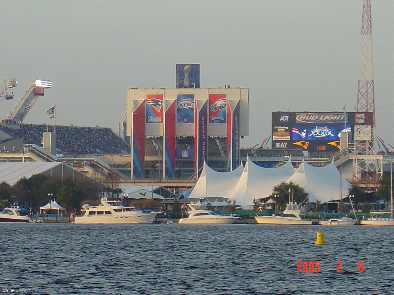 1016 Holmesdale Road Jacksonville, FL 32207 - Photo 3 of 4 a room with gym equipment and clutter