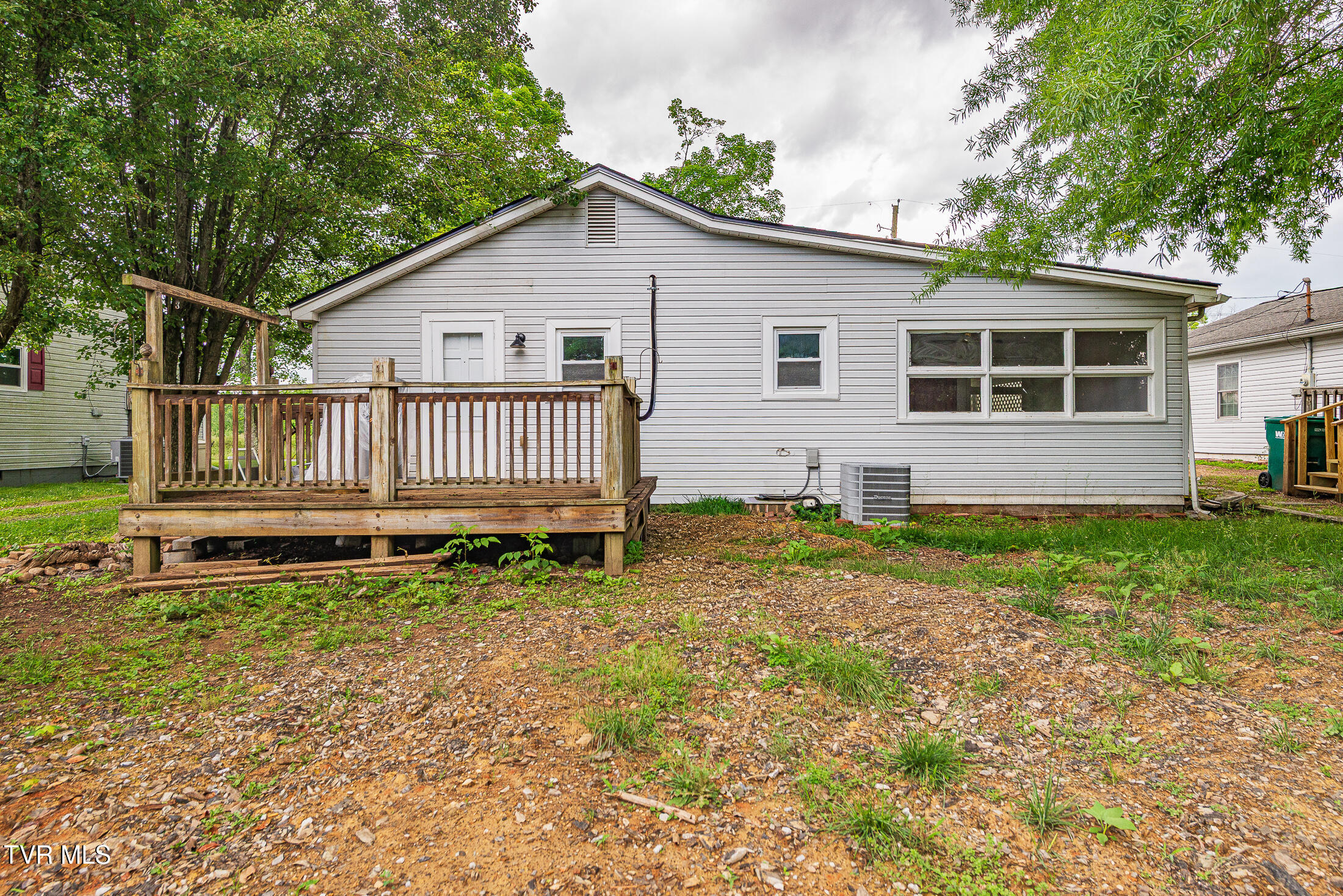 524 Old Beason Well Road Kingsport, TN 37660 - Photo 5 of 22 DSC_0349