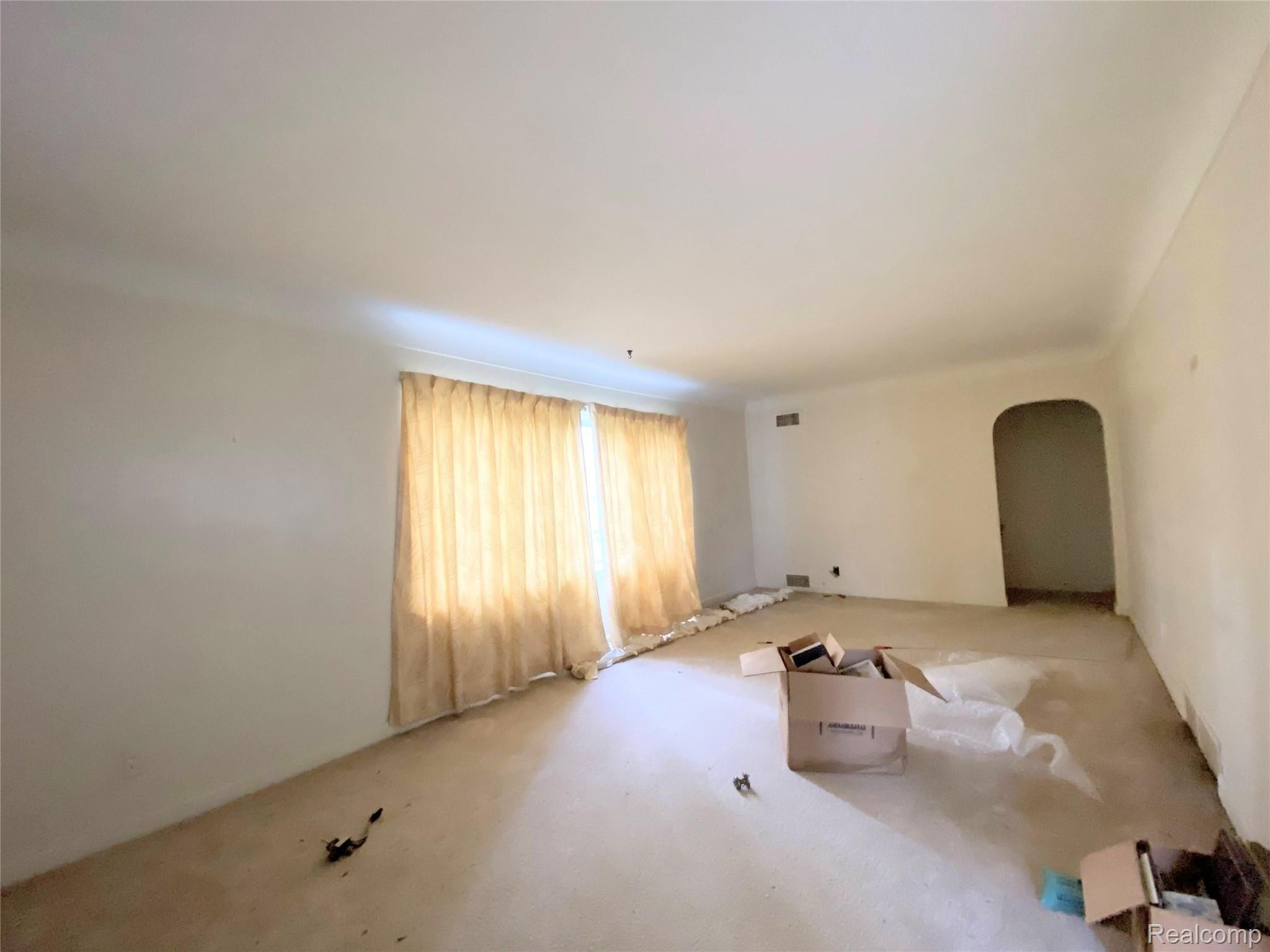 1511 Parke Street Rochester, MI 48307 - Photo 8 of 39 2F052987-E28F-44E3-8F71-334CA4E04D45.jpg