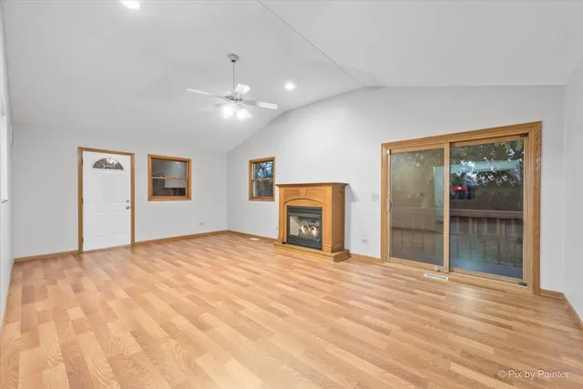 a view of empty room with closet and ceiling fan