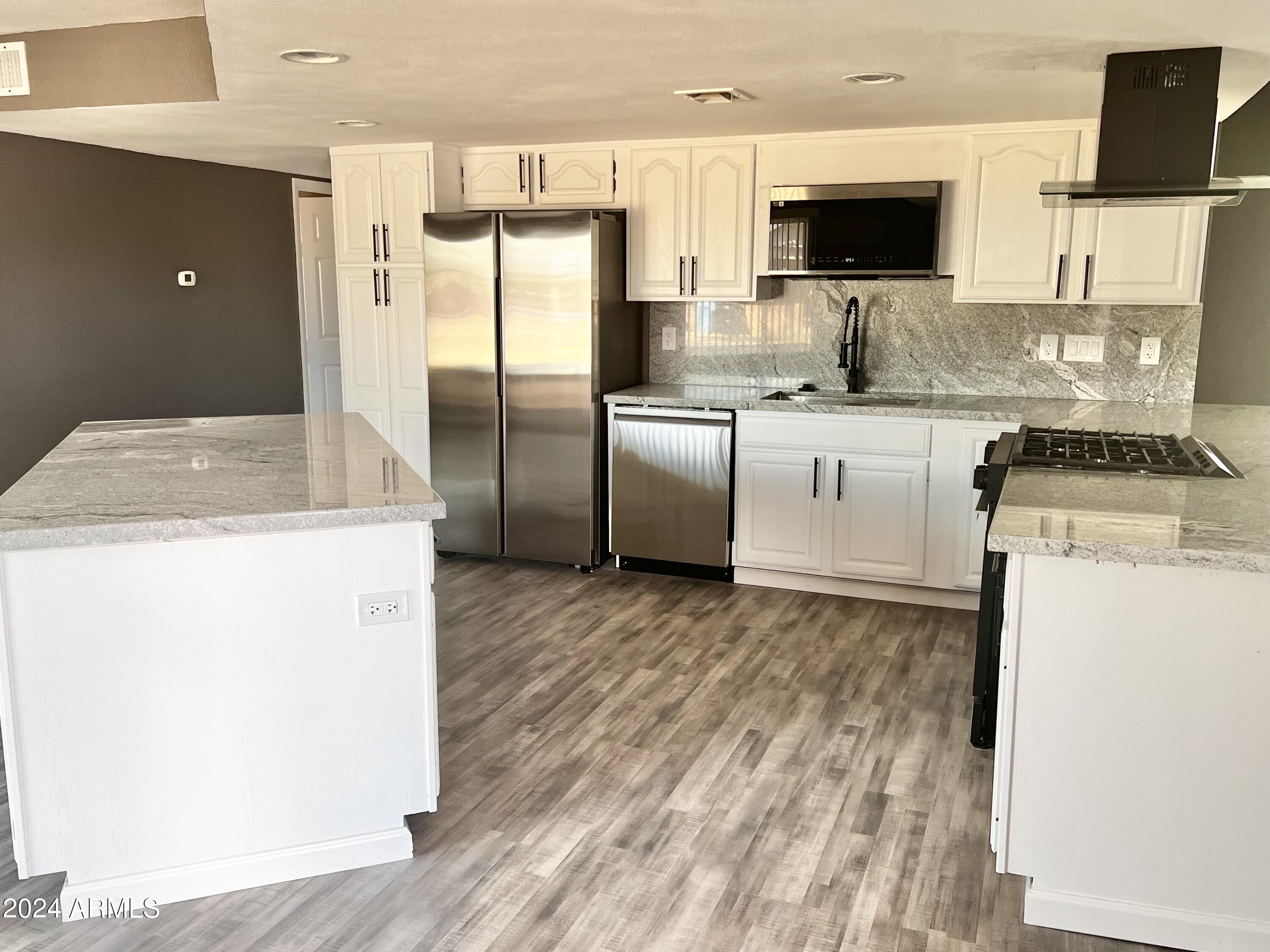 3547 West Redfield Road Phoenix, AZ 85053 - Photo 8 of 34 IMG_4533