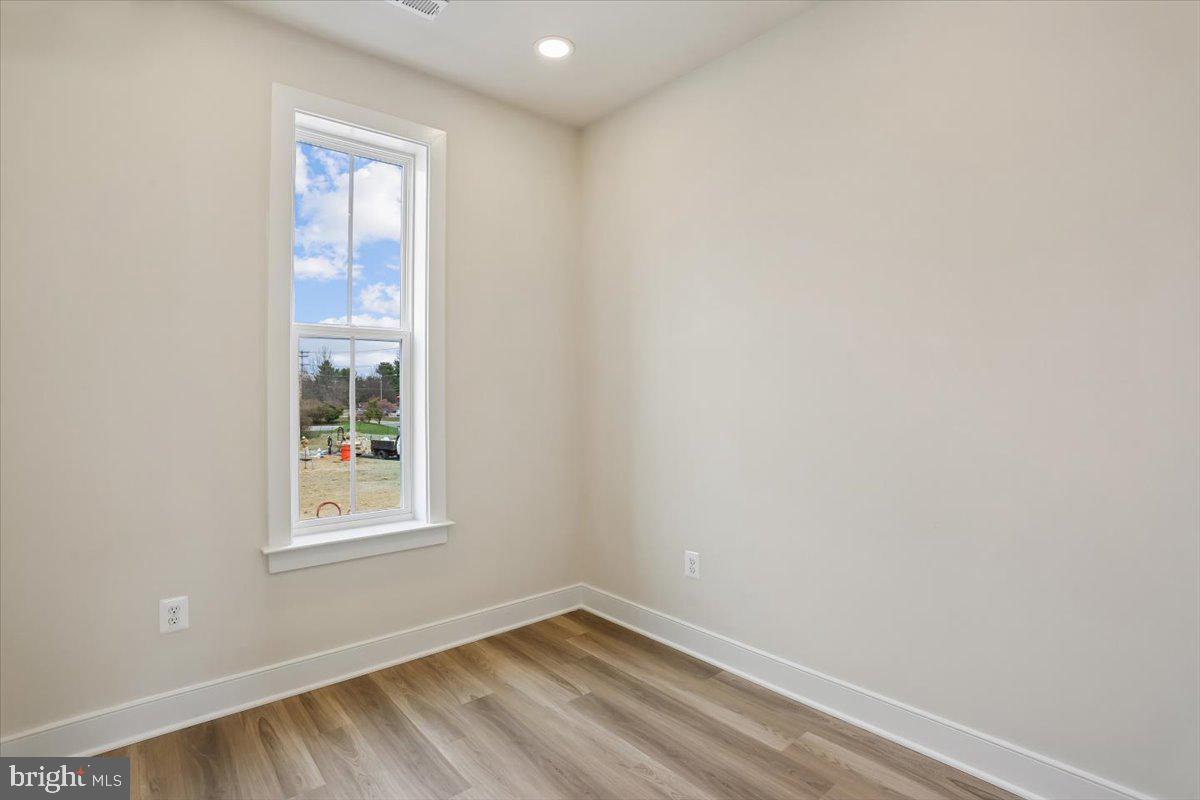 207 Allen Lane Poolesville, MD 20837 - Photo 33 of 53 Main Level Office