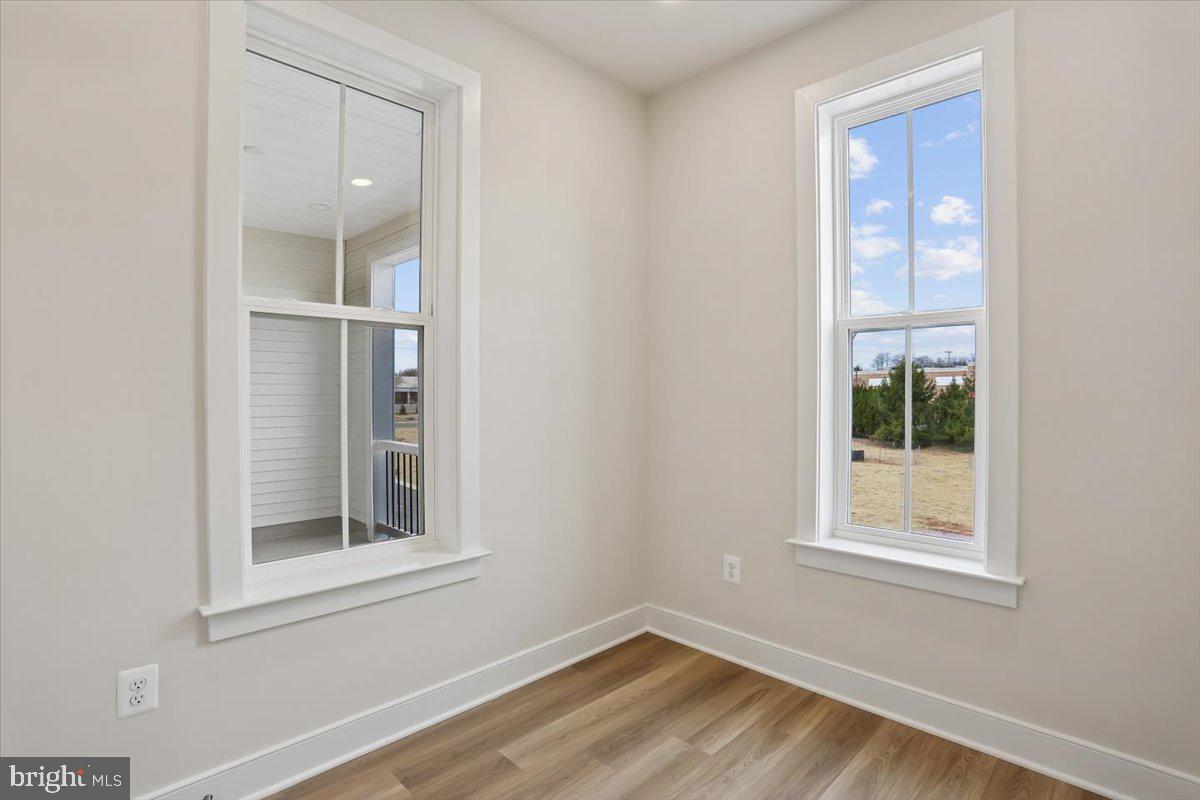 207 Allen Lane Poolesville, MD 20837 - Photo 34 of 53 Main Level Office