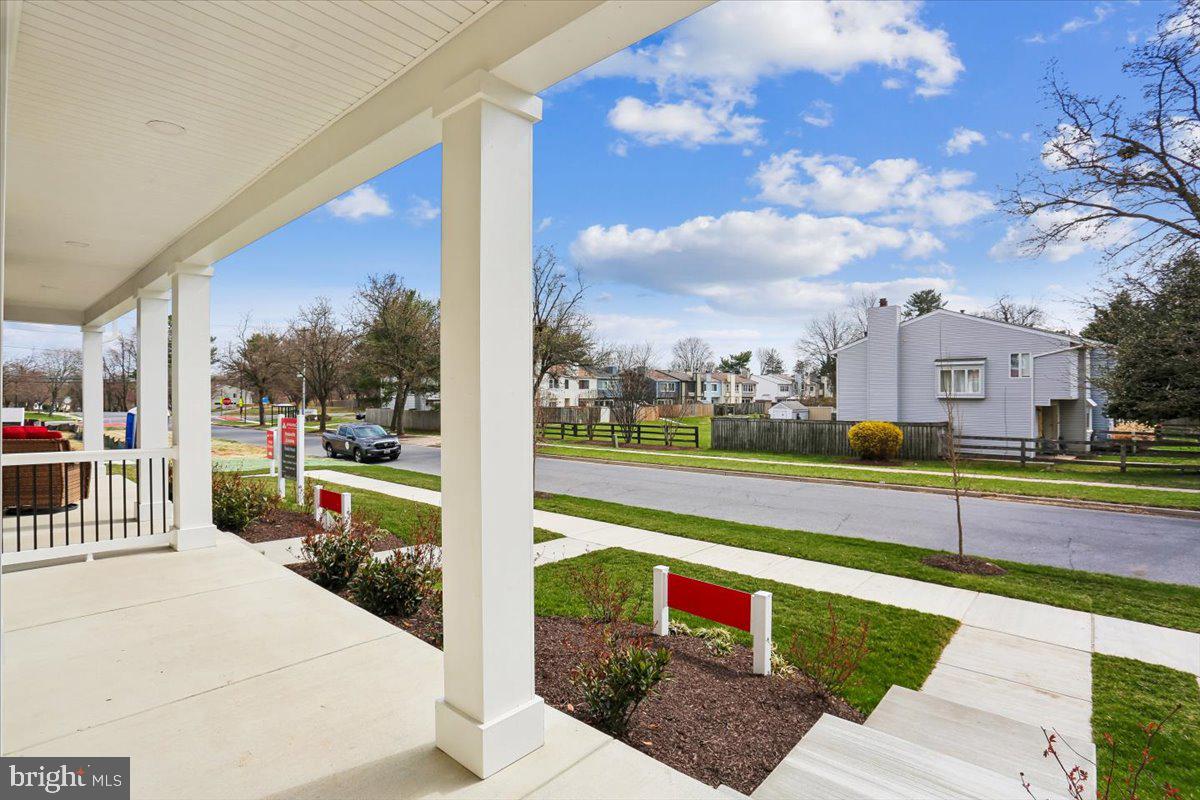 207 Allen Lane Poolesville, MD 20837 - Photo 4 of 53 Front Porch