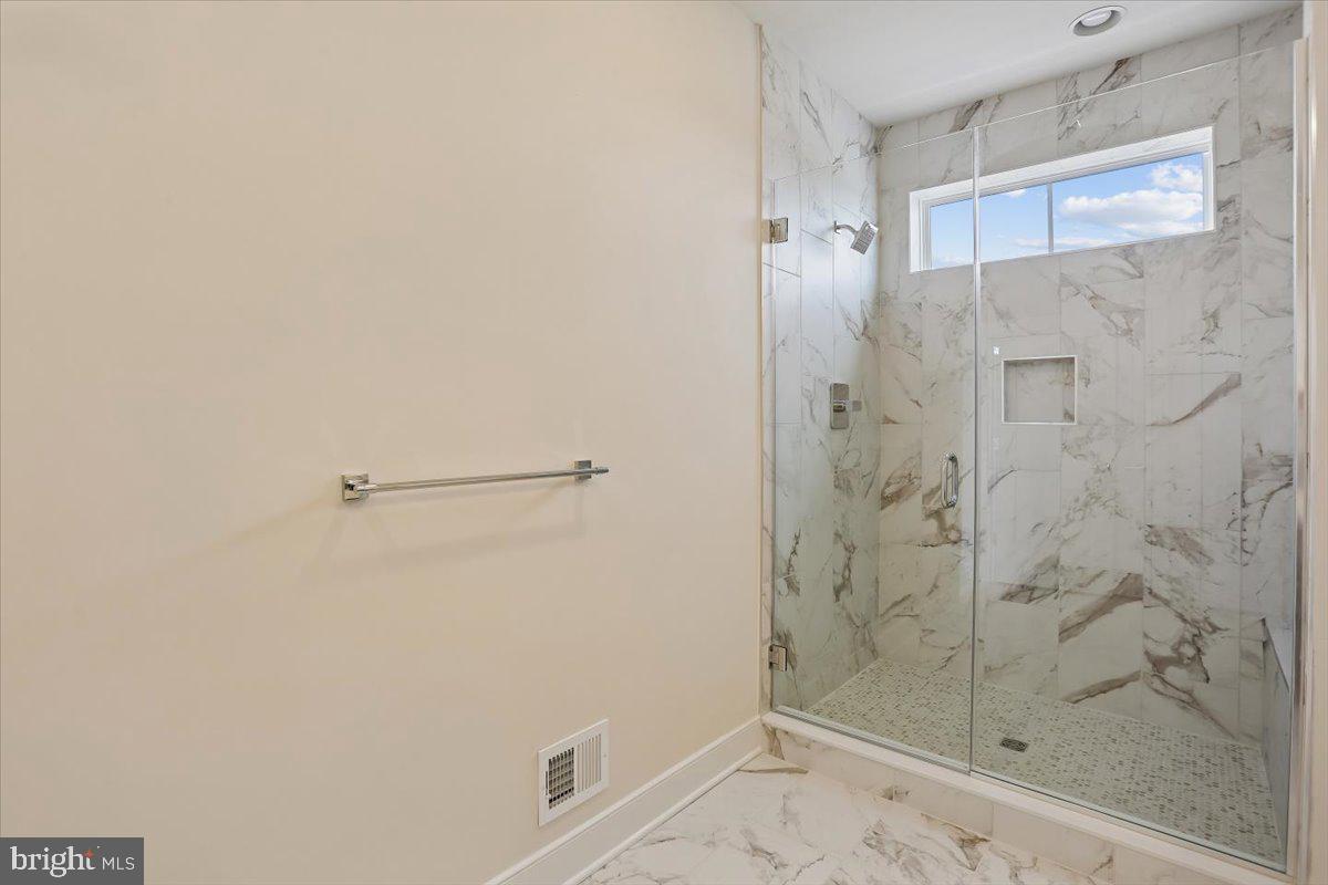 207 Allen Lane Poolesville, MD 20837 - Photo 41 of 53 Primary Bathroom