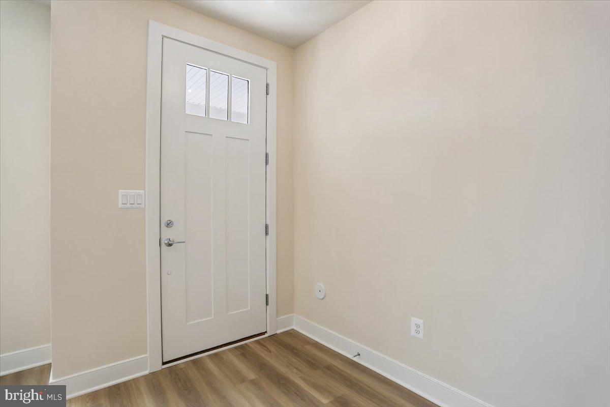207 Allen Lane Poolesville, MD 20837 - Photo 7 of 53 Foyer