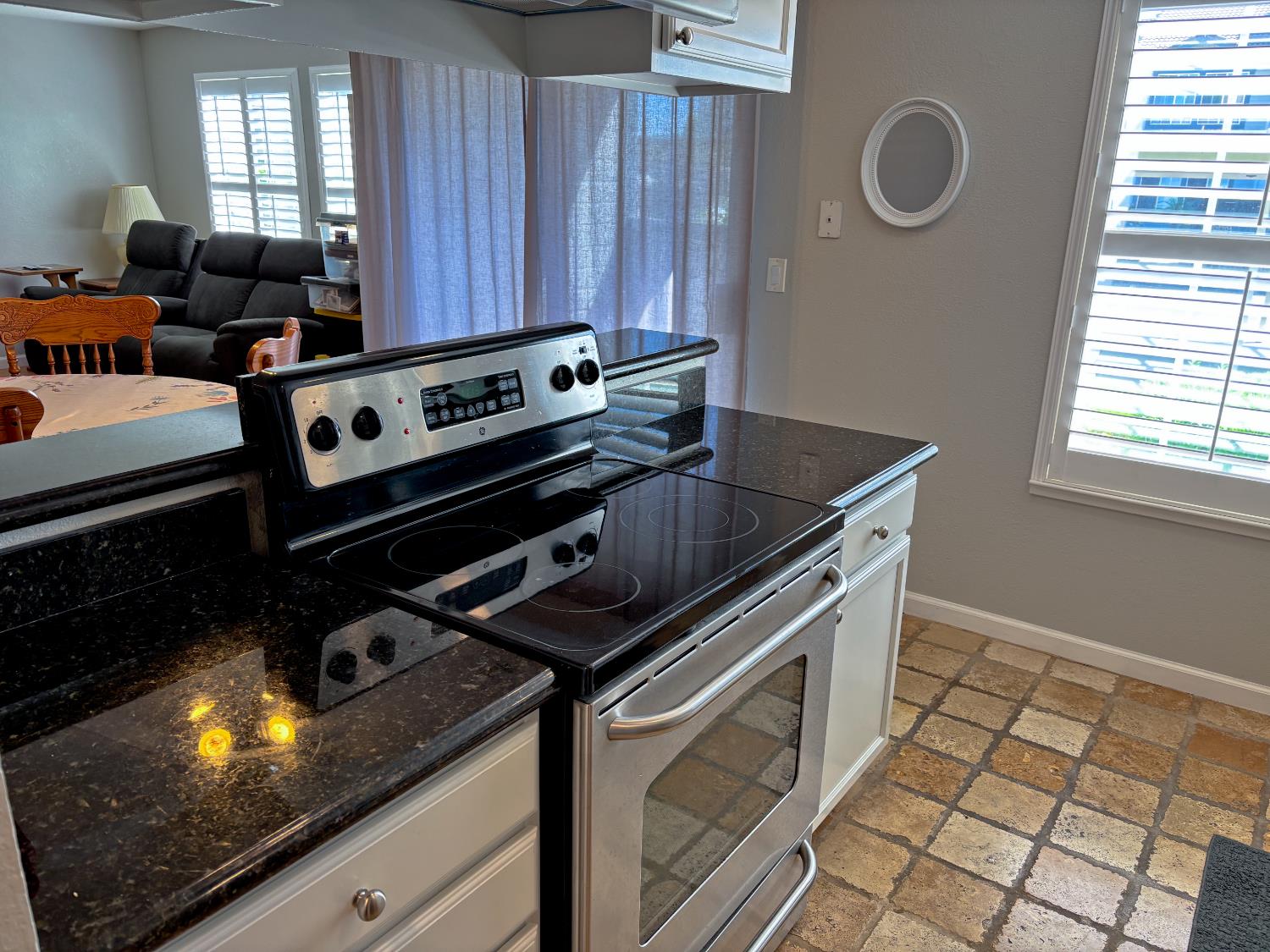 3917 Dale Road, Unit A Modesto, CA 95356 - Photo 5 of 33