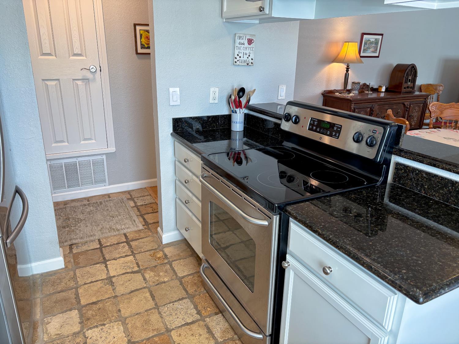 3917 Dale Road, Unit A Modesto, CA 95356 - Photo 8 of 33