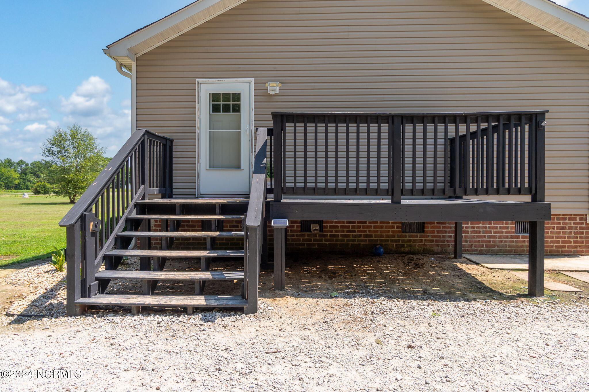1910 Osbourne Road Williamston, NC 27892 - Photo 12 of 60 Deck