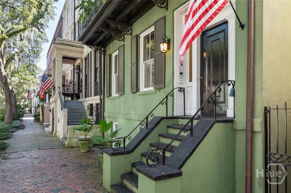 $2,400 | 15 East Jones Street, Unit 1B, Savannah, GA 31401