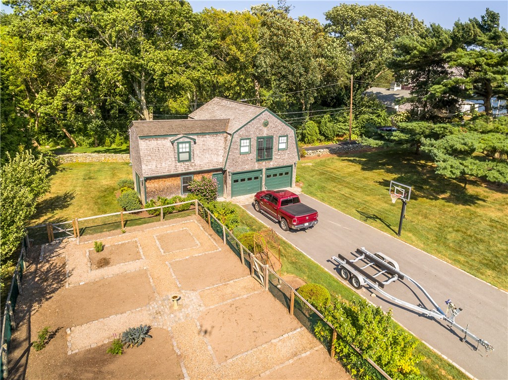 4 Stonegate Road Warren, RI 02885 - Photo 3 of 36 3 room carriage house, private guest quarters, plus exercise room