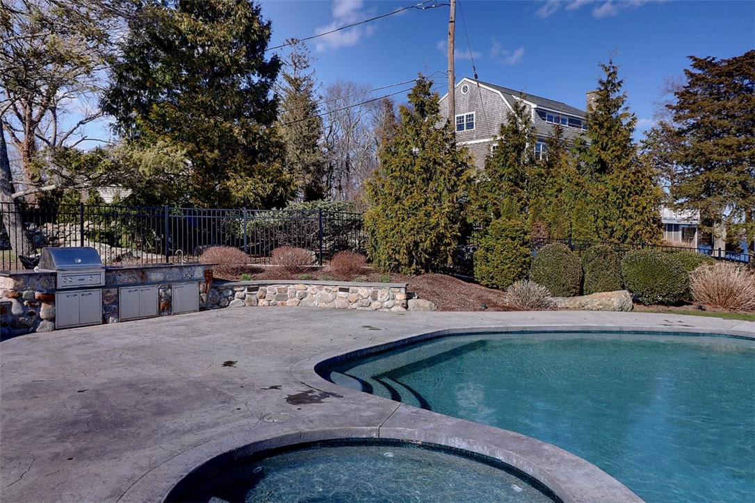 4 Stonegate Road Warren, RI 02885 - Photo 34 of 36