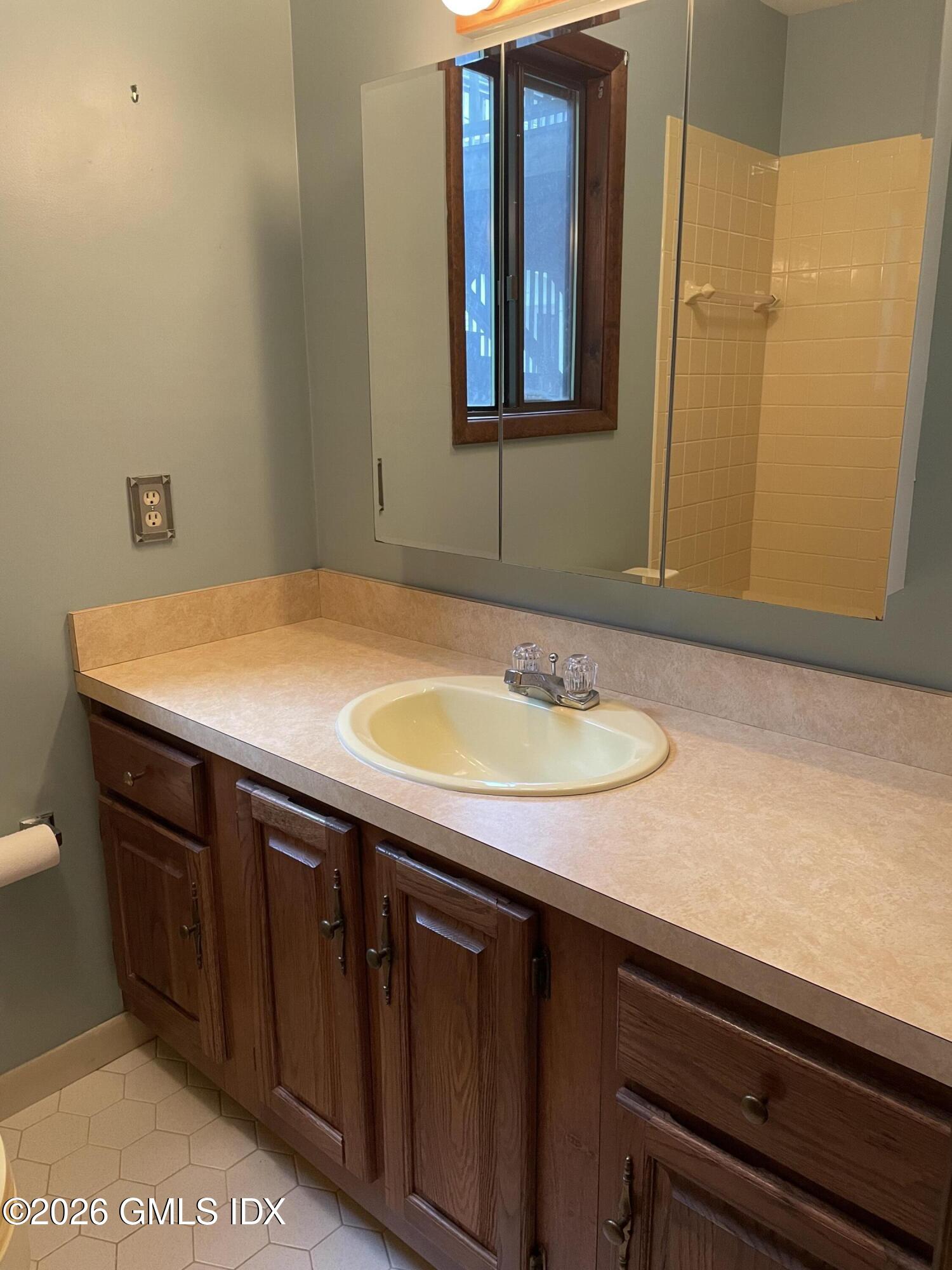 21 Windsor Lane Cos Cob, CT 06807 - Photo 12 of 24 Primary bathroom