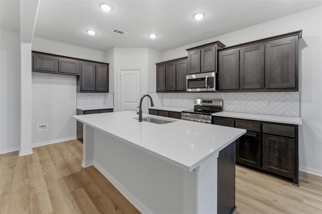 1333 Frio Drive Springtown, TX 76082 - Photo 10 of 25