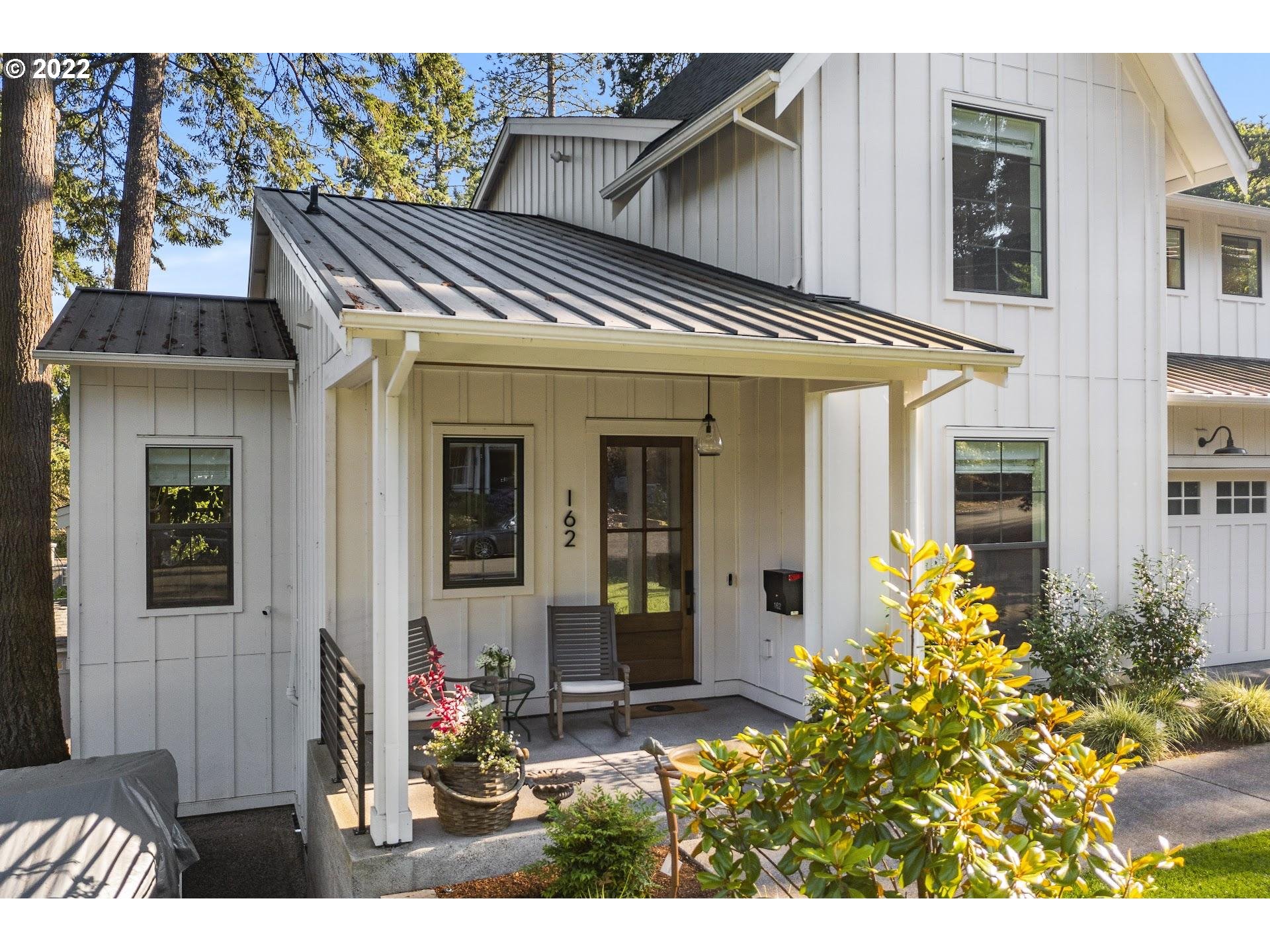 162 Berwick Road Lake Oswego, OR 97034 - Photo 2 of 31 Gallery Image 2