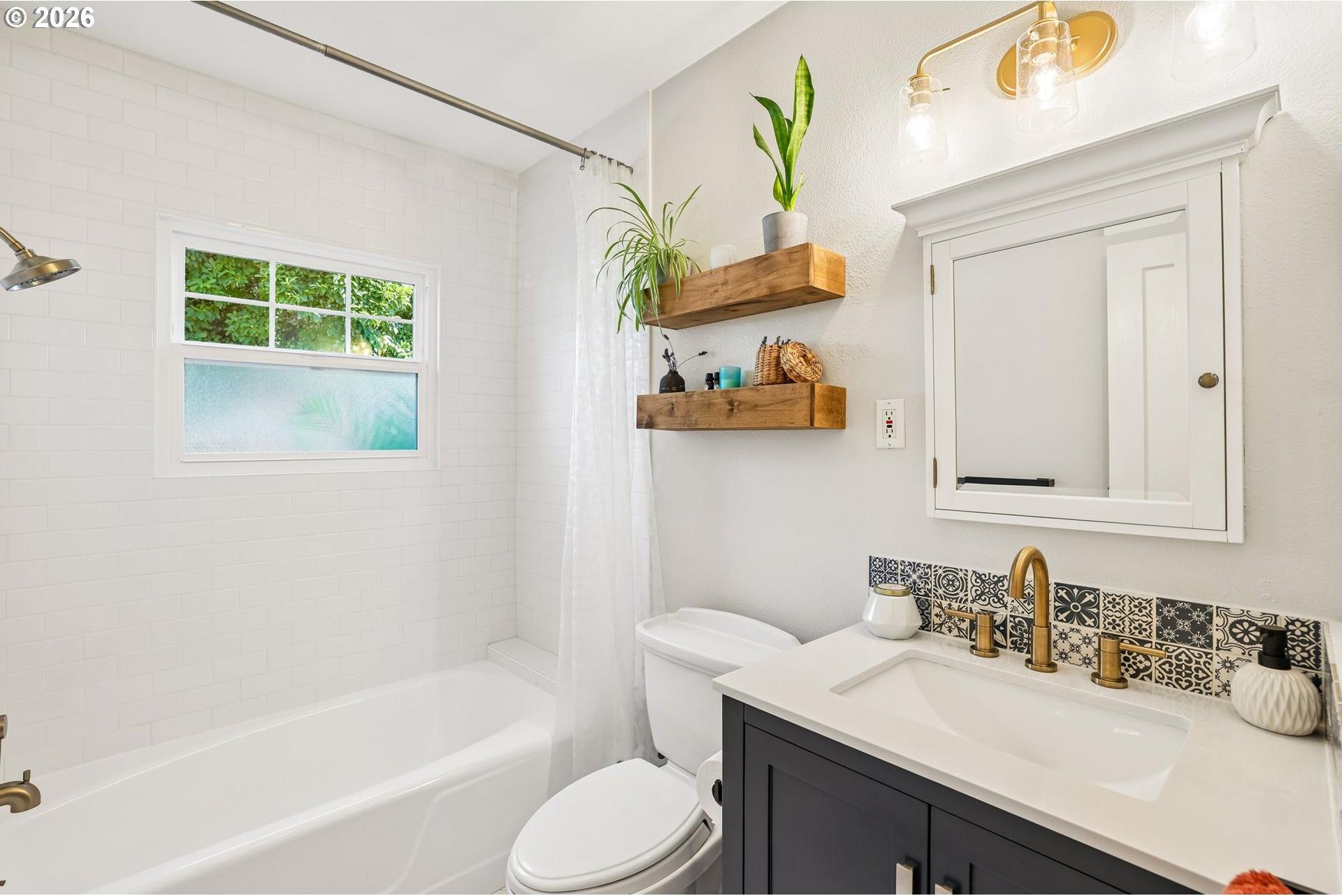 2747 Northwest Raleigh Street, Unit 2 Portland, OR 97210 - Photo 14 of 40 Gallery Image 14