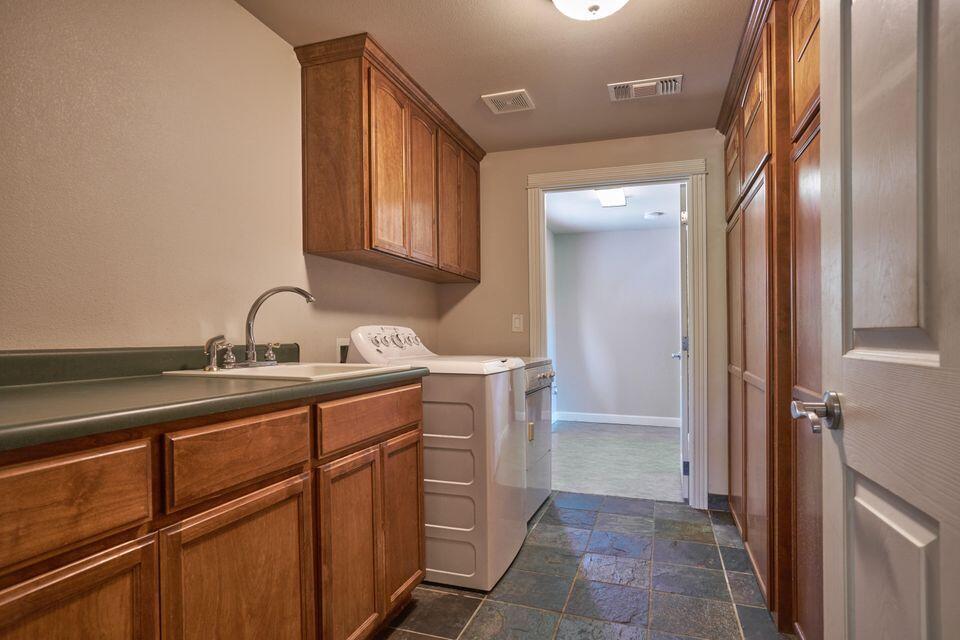 7300 Dark Hollow Road Medford, OR 97501 - Photo 25 of 36 20210430153151324930000000-o
