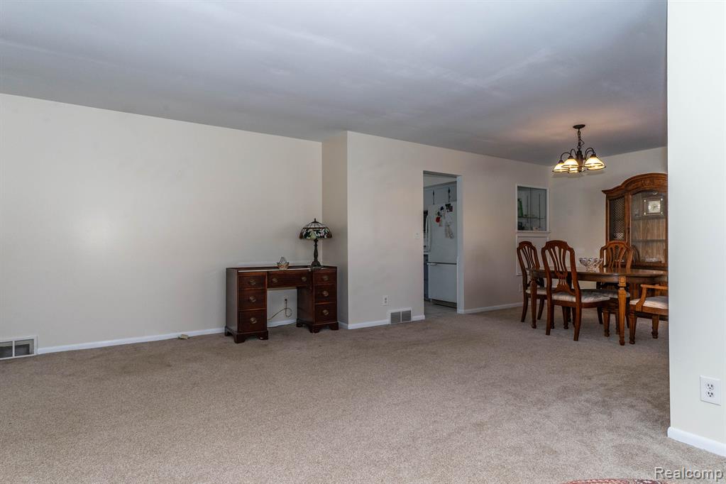 6490 Kings Pointe Road Grand Blanc, MI 48439 - Photo 5 of 24