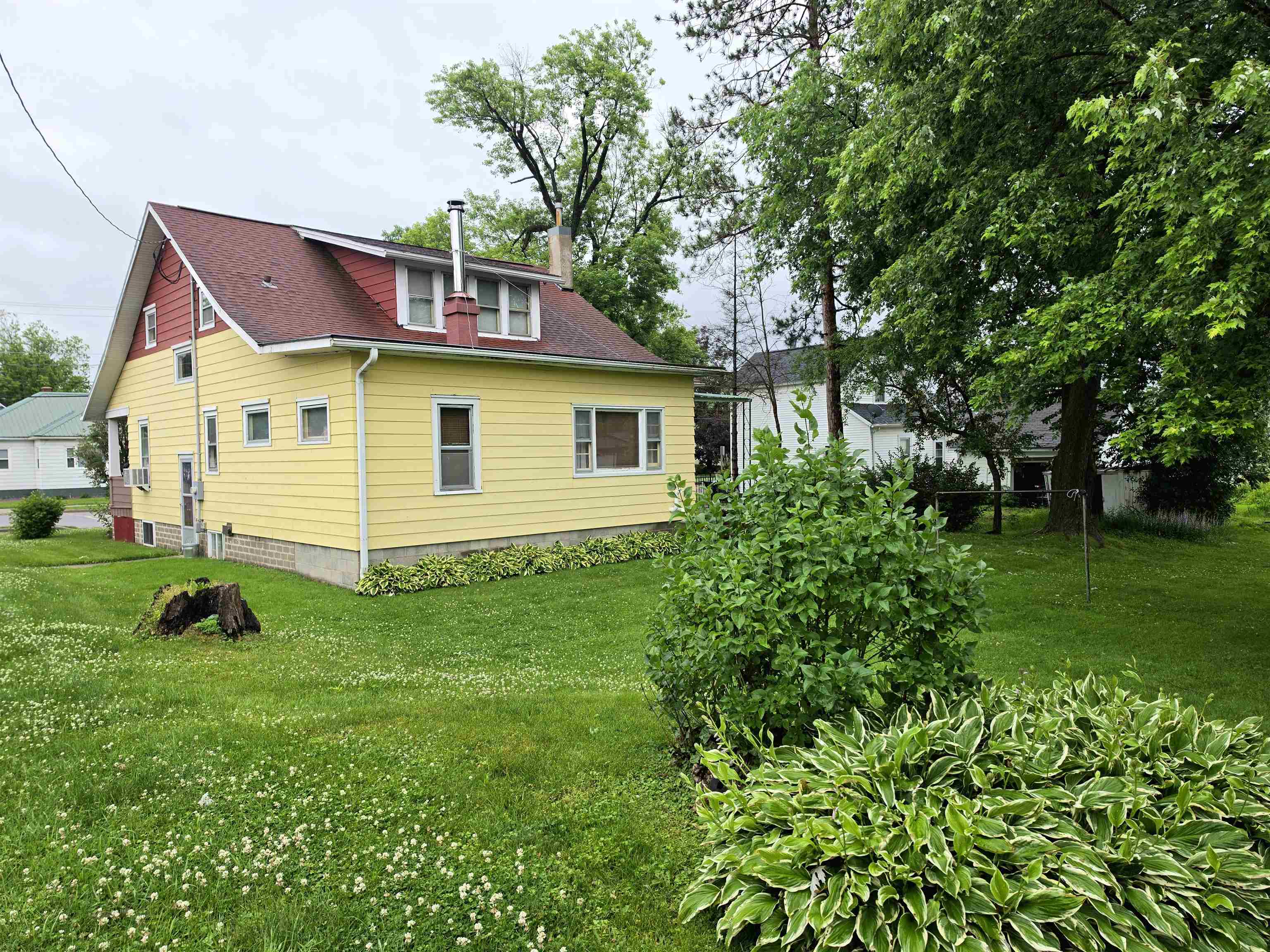 1035 Academy Street Elroy, WI 53929 - Photo 4 of 35