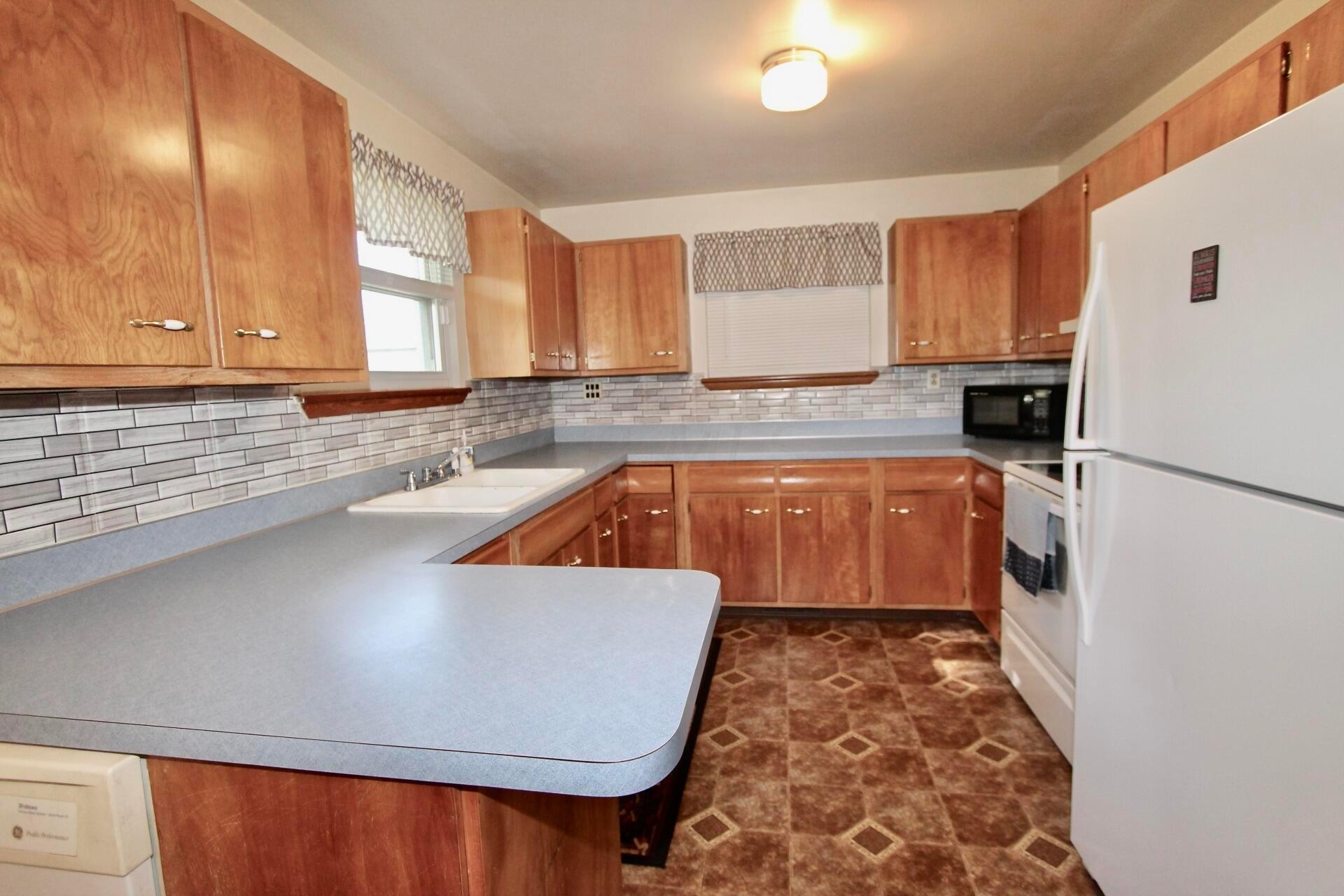 9880 Taylor Road Southwest Etna, OH 43068 - Photo 10 of 27 Lots of cabinetry and counter space