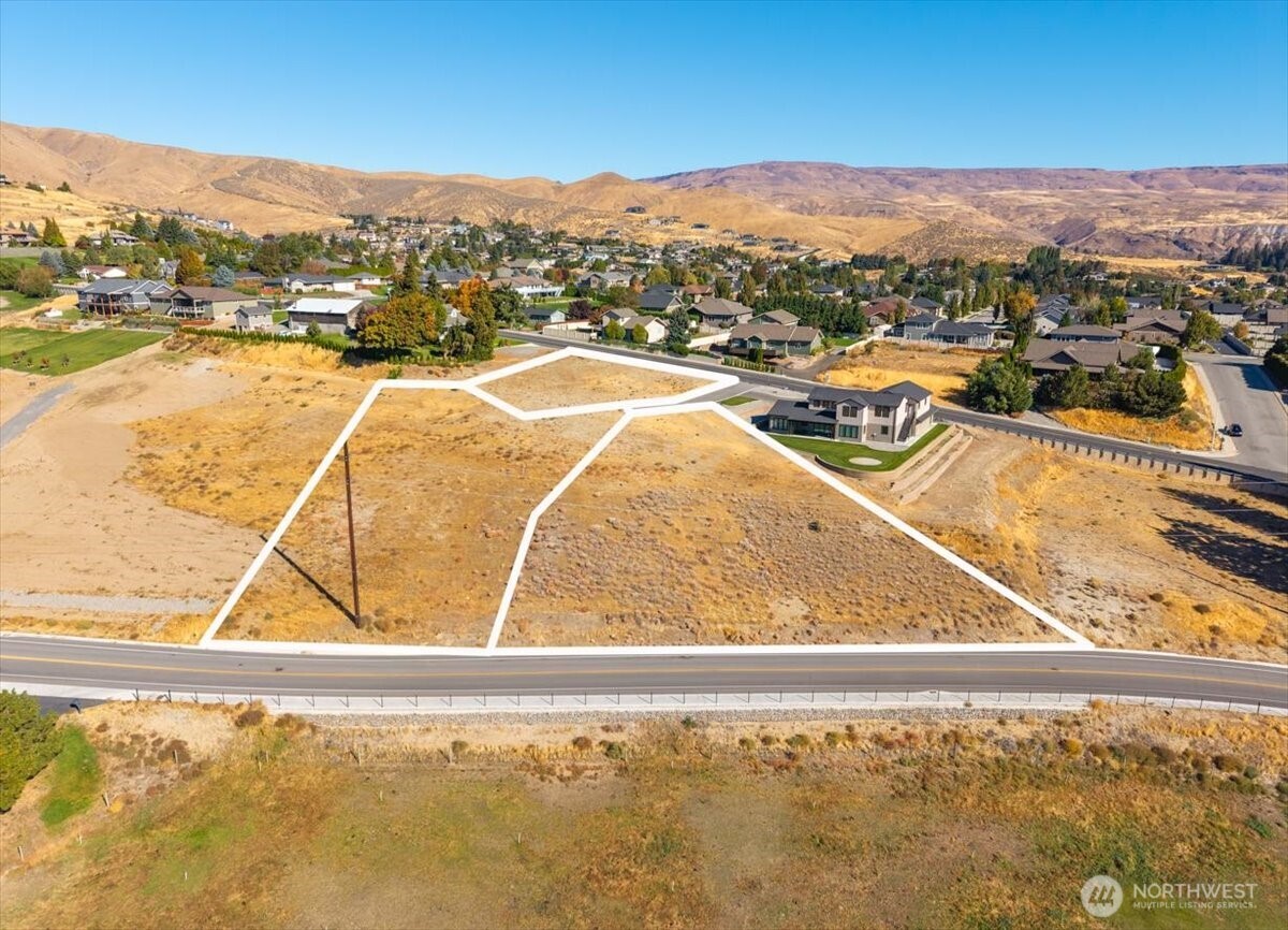 21 Margaret Lane Wenatchee, WA 98801 - Photo 14 of 16 a view of a swimming pool