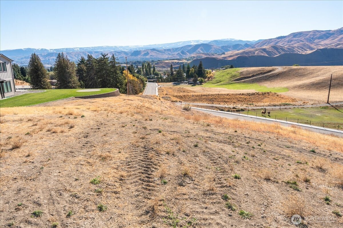 21 Margaret Lane Wenatchee, WA 98801 - Photo 5 of 16 a view of an ocean beach and mountain