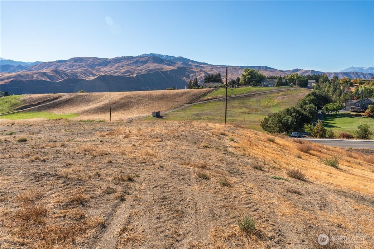 21 Margaret Lane Wenatchee, WA 98801 - Photo 7 of 16 a view of mountain with outdoor space