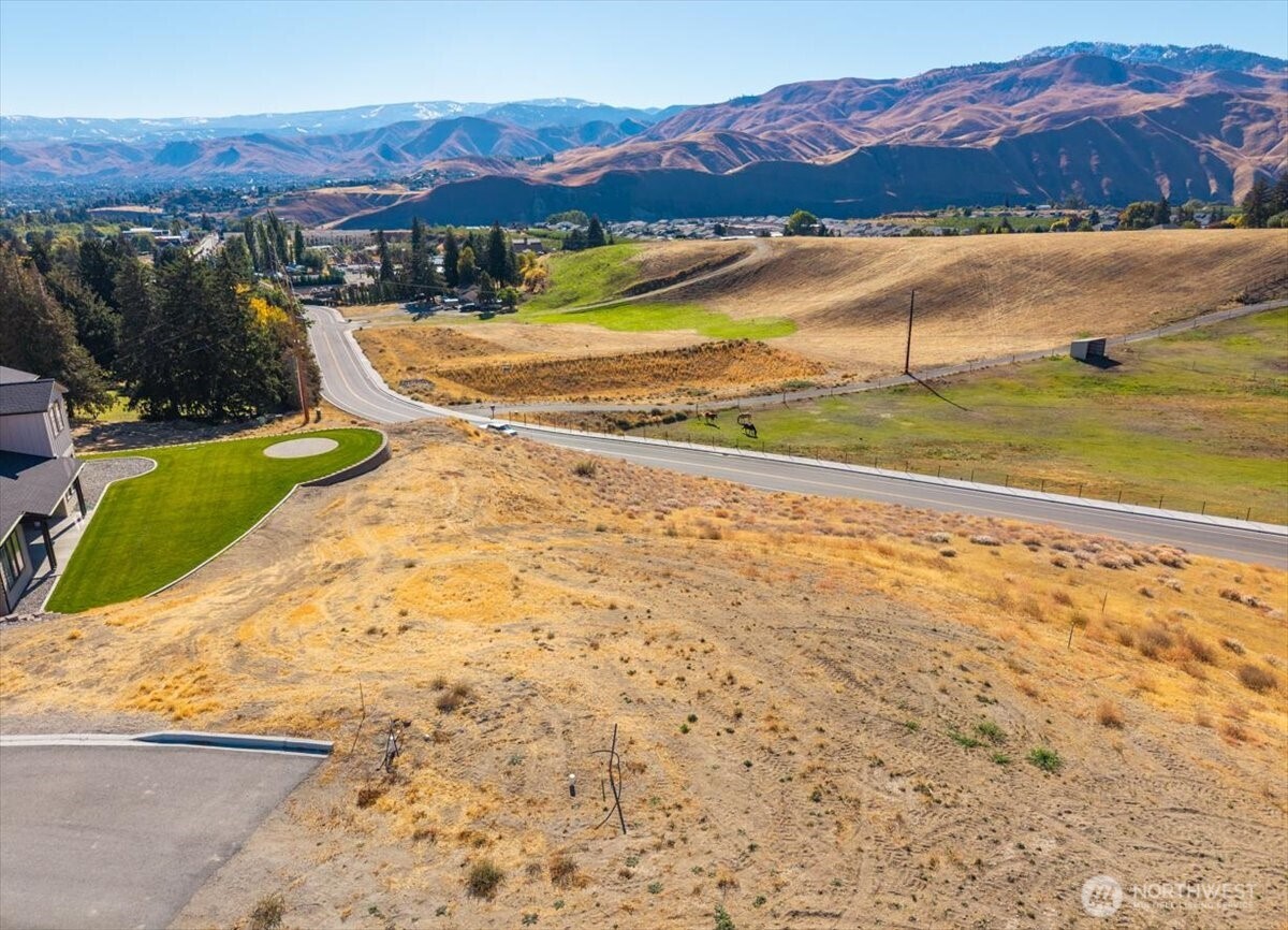 21 Margaret Lane Wenatchee, WA 98801 - Photo 10 of 16 a view of a backyard with a lake view