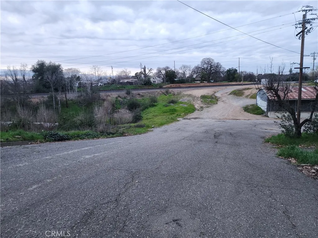 a view of a lake with houses in back