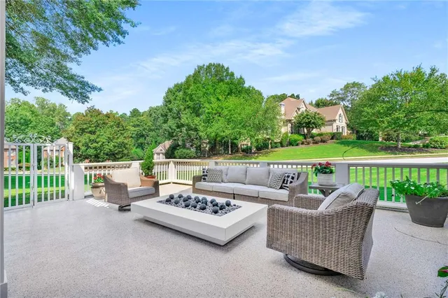 a view of a tennis court