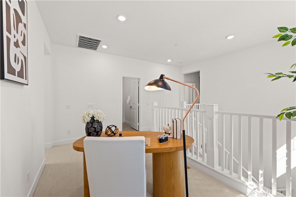 372 Baluster Irvine, CA 92618 - Photo 14 of 36