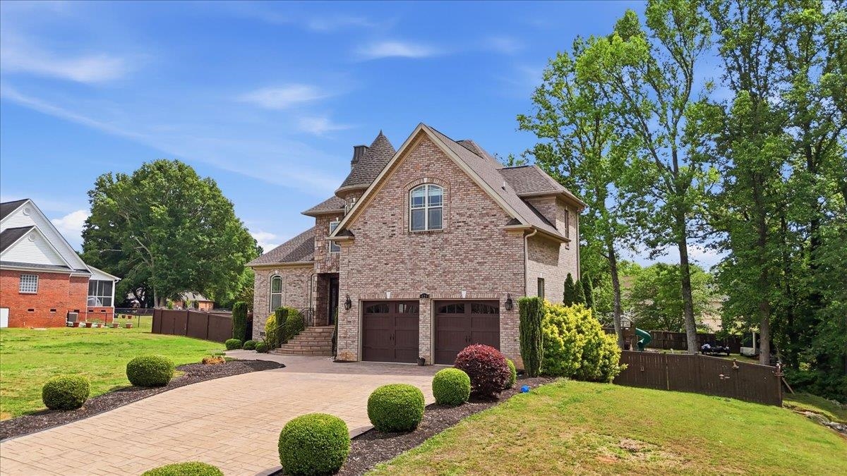 429 Hunting Crest Court Boiling Springs, SC 29316 - Photo 2 of 39
