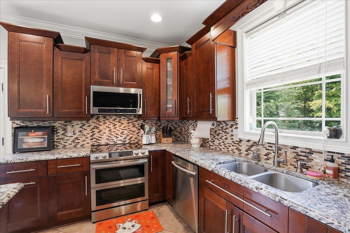 429 Hunting Crest Court Boiling Springs, SC 29316 - Photo 6 of 39