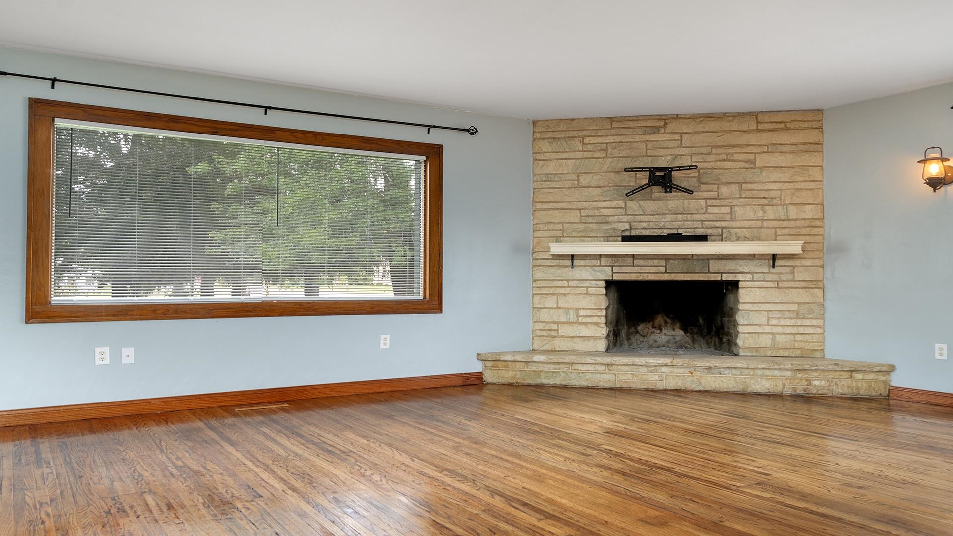10374 Main Street Roscoe, IL 61073 - Photo 11 of 29 Gallery Image 11