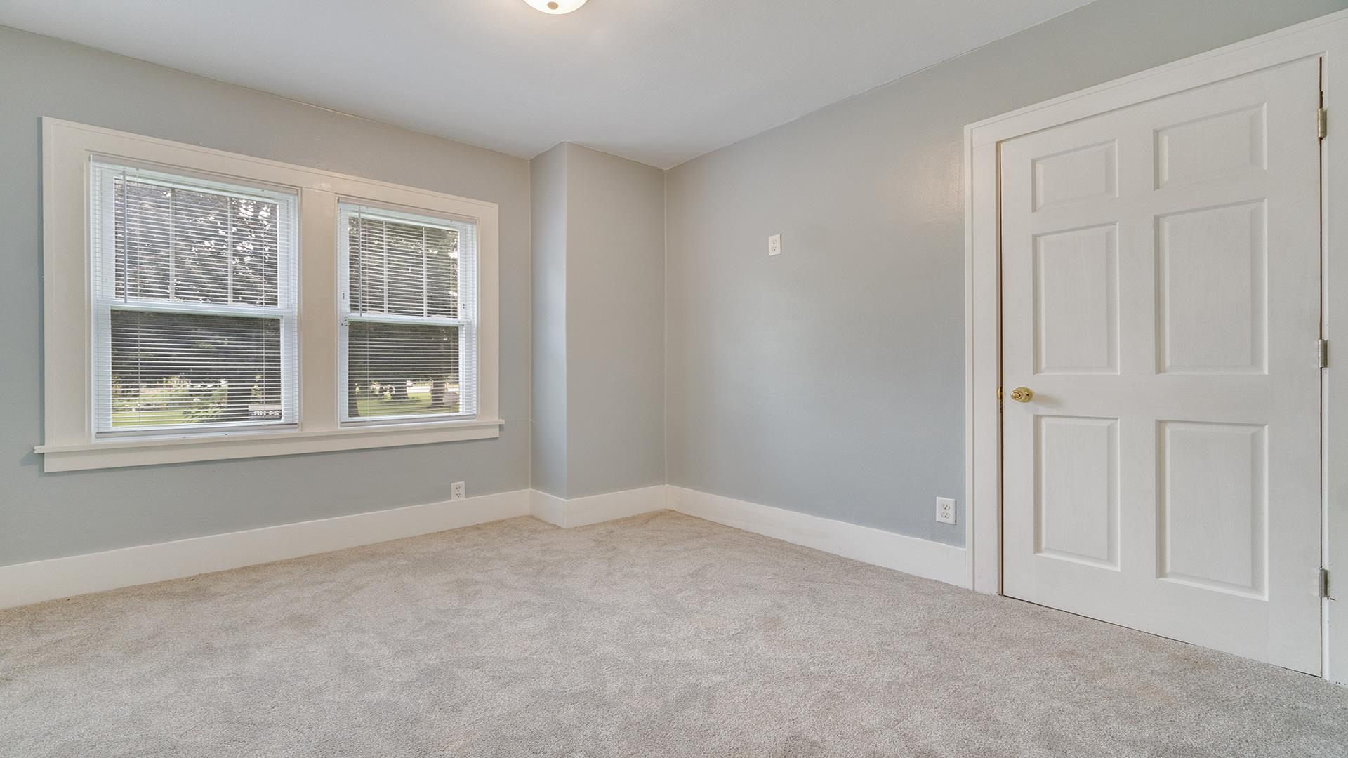 10374 Main Street Roscoe, IL 61073 - Photo 20 of 29 Gallery Image 20