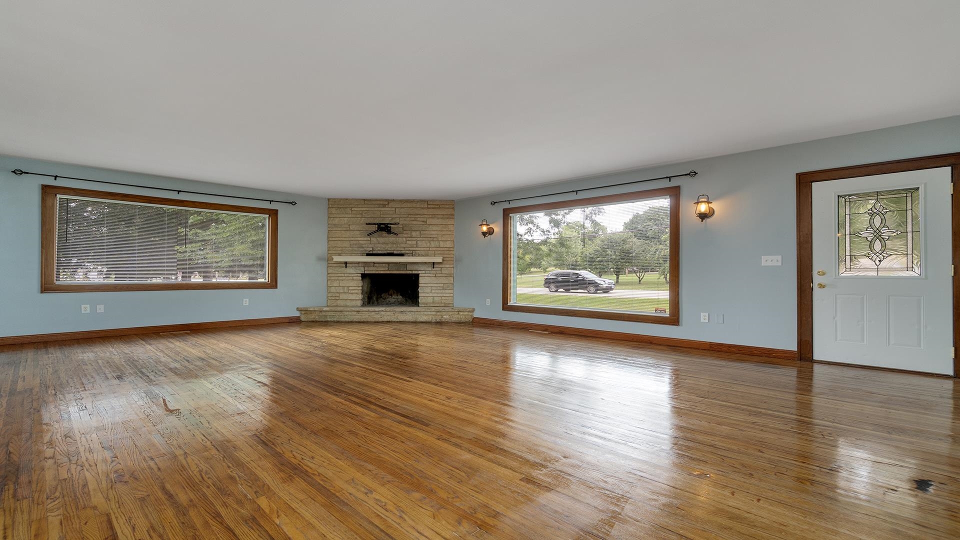 10374 Main Street Roscoe, IL 61073 - Photo 9 of 29 Gallery Image 9