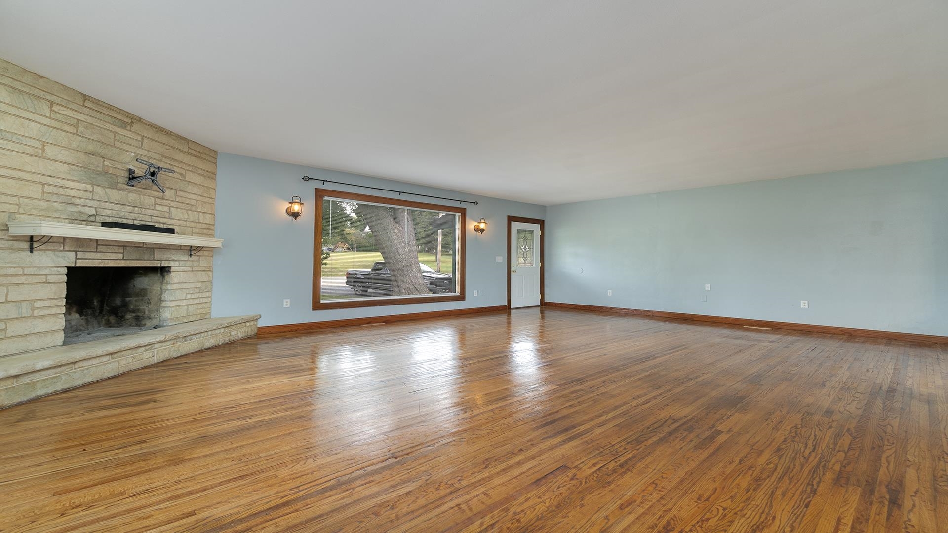 10374 Main Street Roscoe, IL 61073 - Photo 10 of 29 Gallery Image 10