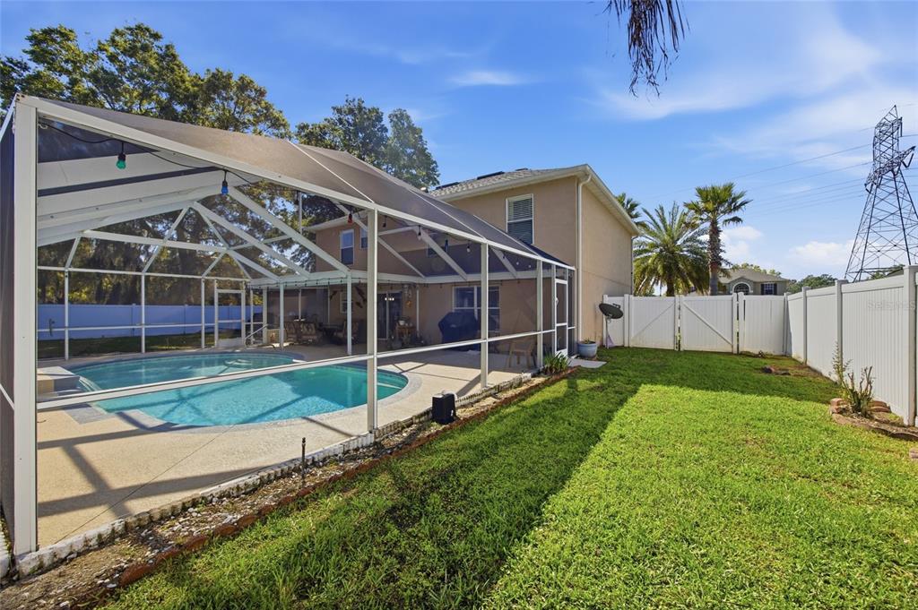 4517 Southeast 28th Street Ocala, FL 34480 - Photo 37 of 43 a view of a house with backyard and garden