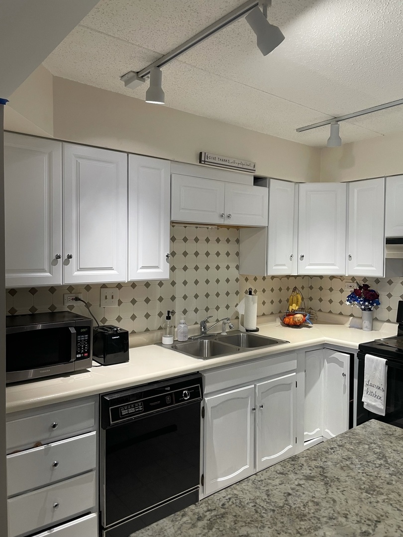 450 Plum Creek Drive, Unit 310 Wheeling, IL 60090 - Photo 6 of 14