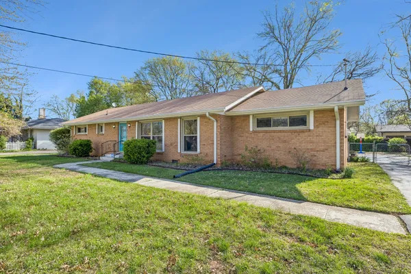 a view of a yard in front of a house