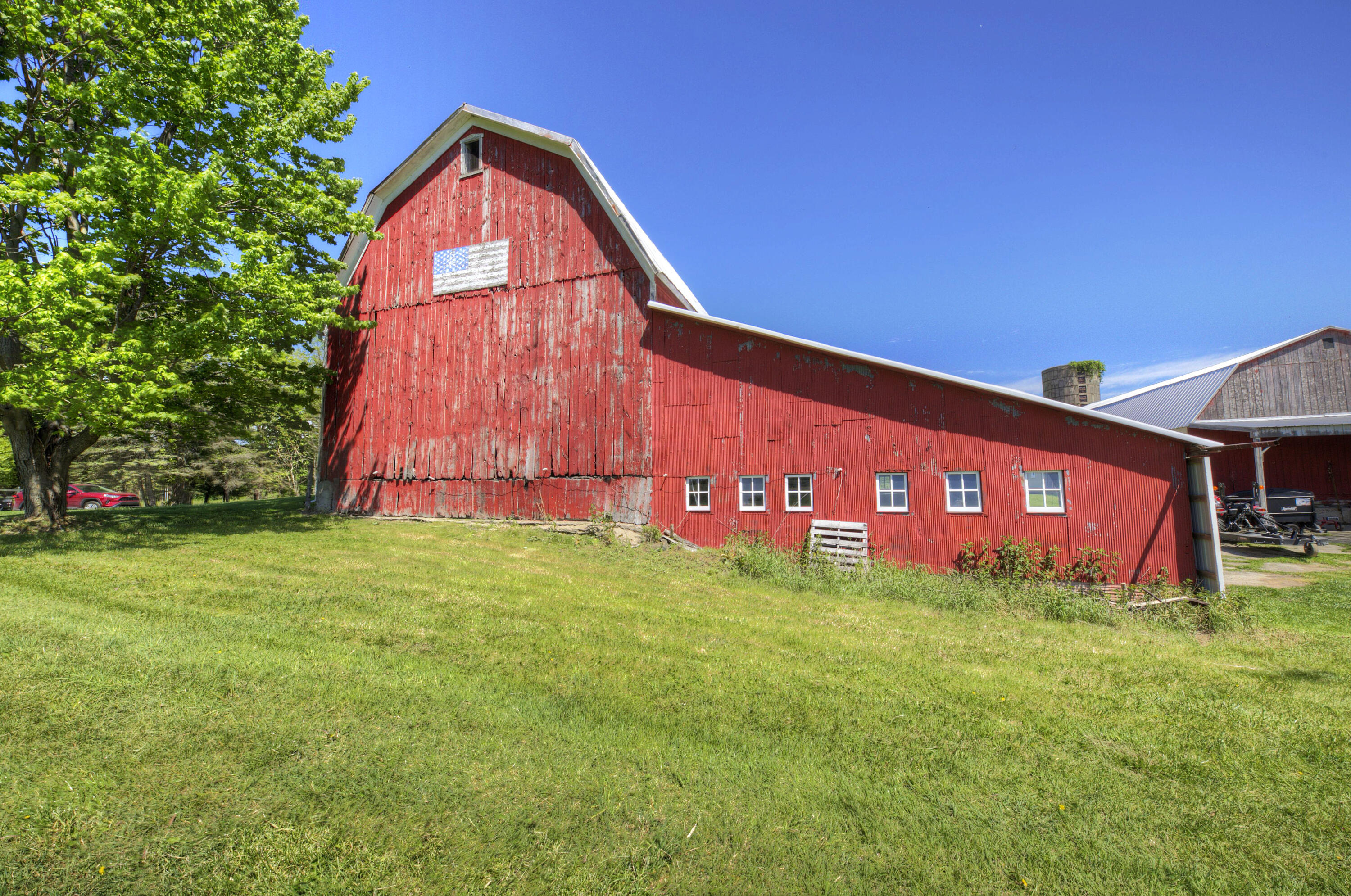 15610 Arnold Road Gregory, MI 48137 - Photo 77 of 90 Big barn side