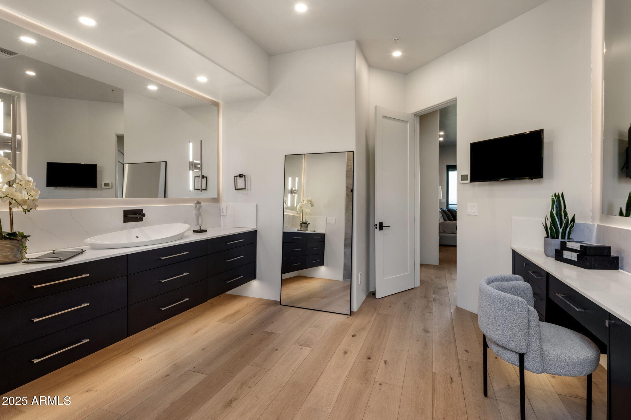10040 East Happy Valley Road, Unit 1039 Scottsdale, AZ 85255 - Photo 24 of 60 a spacious bathroom with a granite countertop sink a mirror and a bathtub